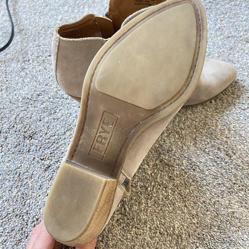 FRYE Boots Ankle Booties Women 7.5 Oatmeal Suede Leather Western Grunge Cowgirl - Picture 6 of 11
